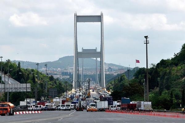 Bakan Arslan: 'Otoyollar ve köprüler bayramda ücretsiz'