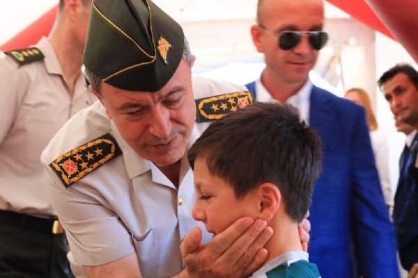 Hulusi Akar'dan terörle mücadelede kararlılık mesajı