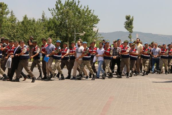 Cumhurbaşkanına suikast girişimi davası ertelendi