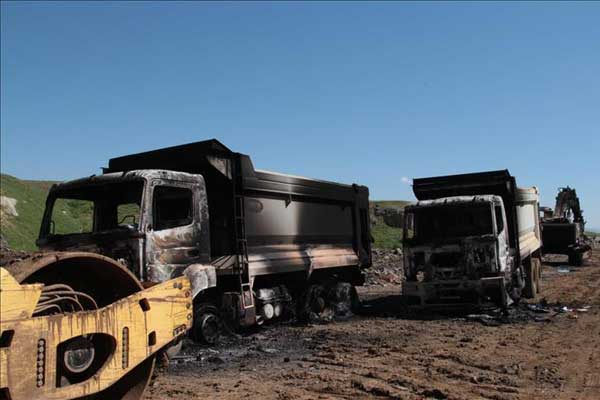 Teröristler 11 iş makinesini yaktı