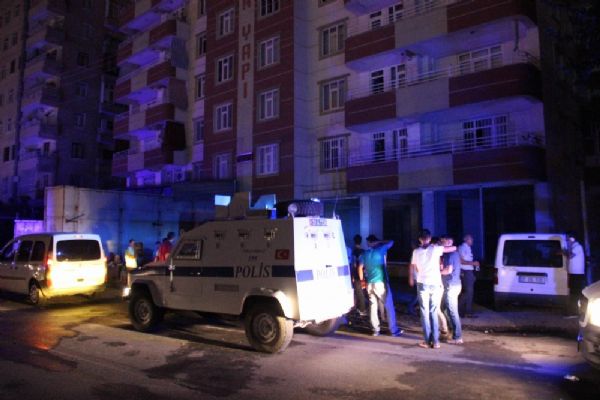 Diyarbakır'da yangına giden itfaiye erlerine saldırı: 5 yaralı