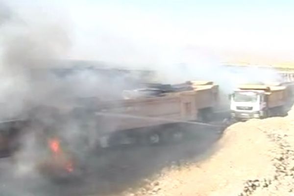 Siirt'te teröristler iş makinelerini ateşe verdi