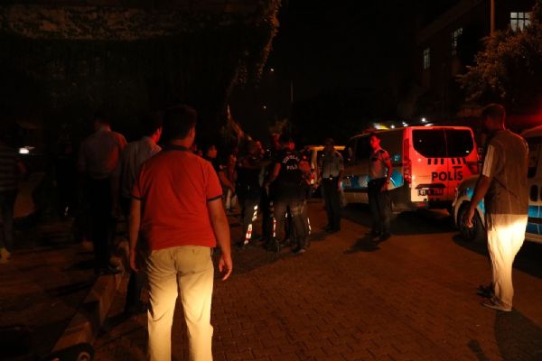 Adana'da suriyelilerle mahalleli arasında bıçaklı, sopalı kavga