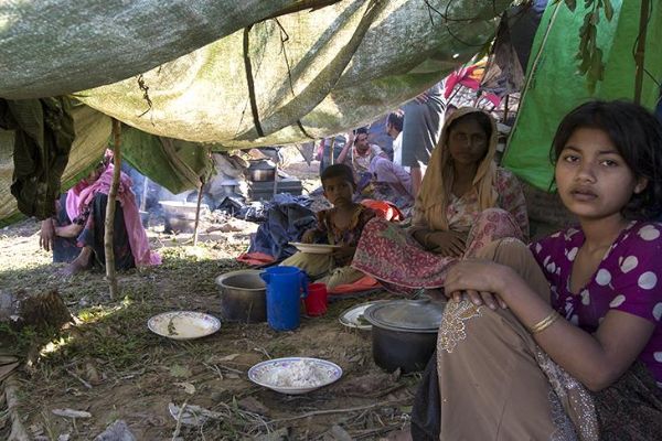 İslam İşbirliği Teşkilatı Arakan'daki Müslümanlara ait evlerin yıkılmasını kınadı