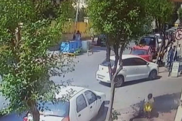 İstanbul'da fren yerine gaza bastı, faciadan dönüldü