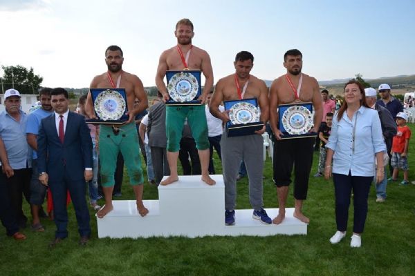 Amasya'da başpehlivan İsmail Balaban oldu