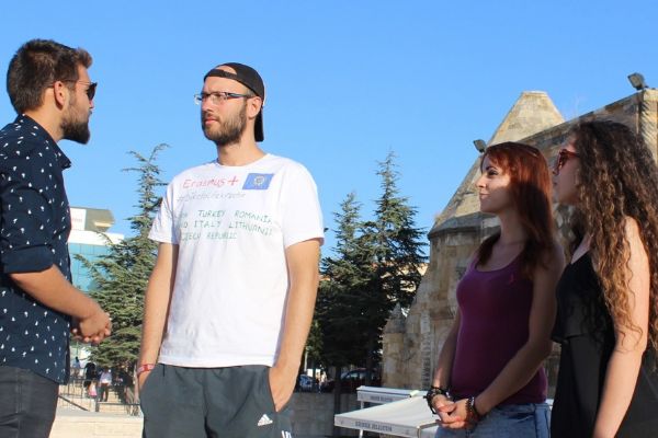 Ön yargılarını Türk şehirlerini gezerek atıyorlar