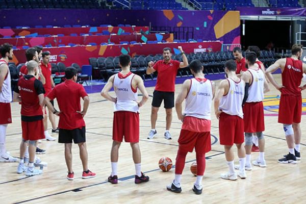 Türkiye'nin Eurobasket'teki rakiplerinin kadroları belli oldu