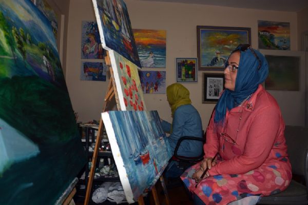 Trabzon'da başörtülü diye okuldan atıldı, 56 yaşında üniversiteli oldu