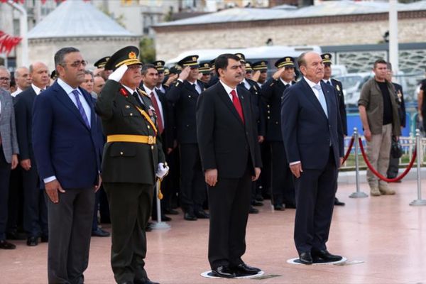 İstanbul Valisi Vasip Şahin tebrikleri kabul etti