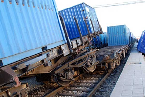 Mersin'de 2 yük treni çarpıştı