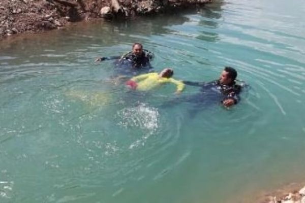 Malatya'da ayağı kaydı, baraj göletine düştü...