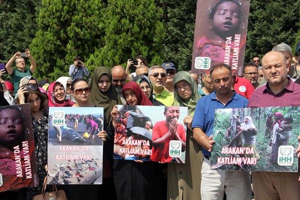 İzmir'den Arakan'daki Müslümanlara yapılan katliama protesto