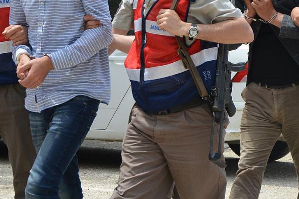 Suriye sınırında 3 terörist  güvenlik güçlerine teslim oldu