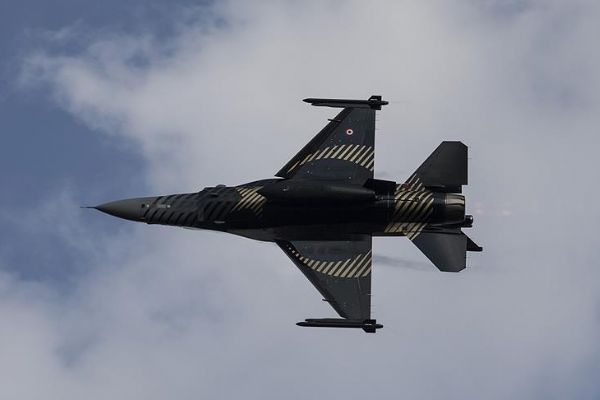 SOLOTÜRK'ten Ankara semalarında gösteri uçuşu