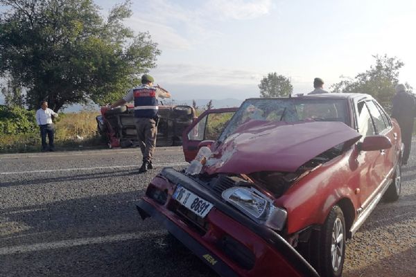 Bursa'da otomobil park halindeki cipe çarptı: 1 ölü, 7 yaralı