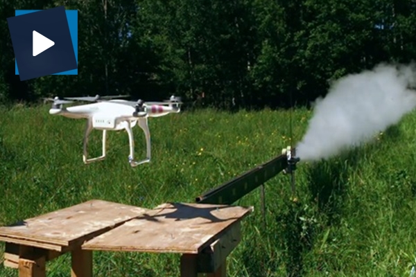 Drone katana kılıcı ile parçalandı