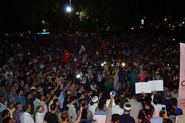 Arakanlı Müslümanlara saldırılar protesto edildi