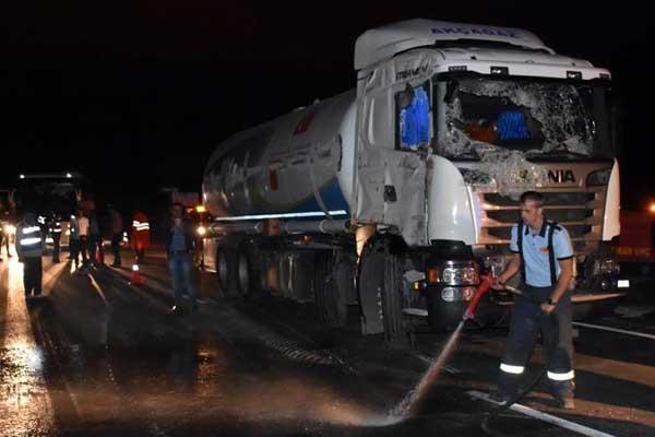 LPG tankeri devrildi  Yaralılar var