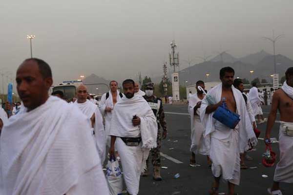 Hacı adayları Arafat yolunda