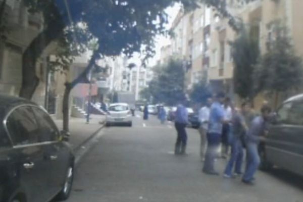 İstanbul'da dolandırıcıya sokak ortasında meydan dayağı