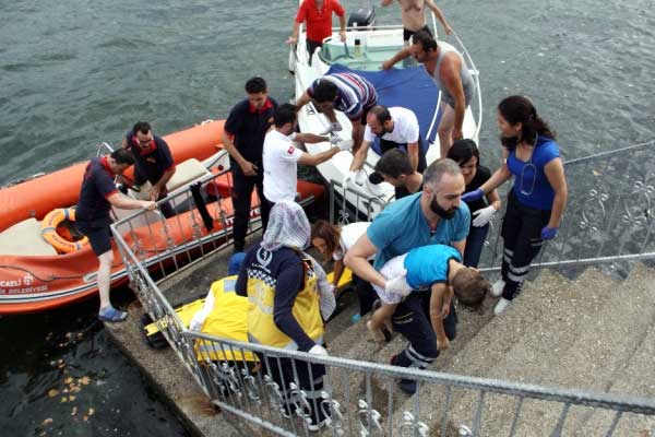 Arakan'da tekne alabora oldu