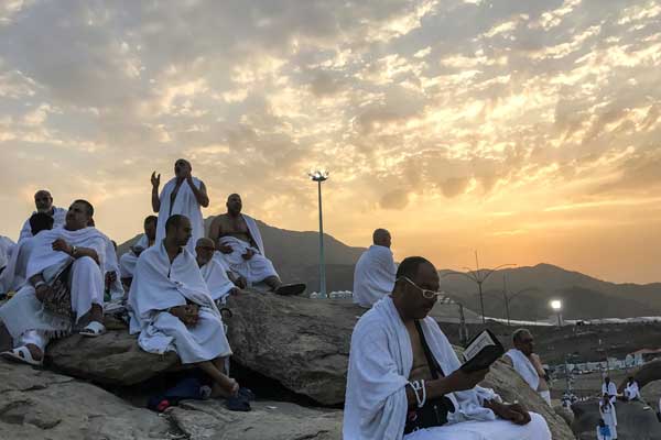 Hacı adayları Arafat'ta dua etti