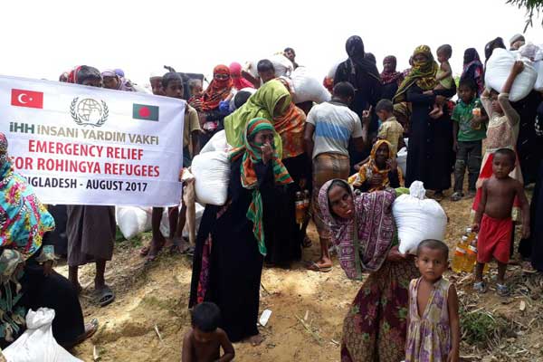 İHH Arakanlılar’a yardıma devam ediyor