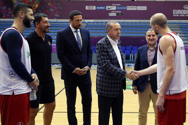 Cumhurbaşkanı'ndan 12 Dev Adam'a sürpriz ziyaret