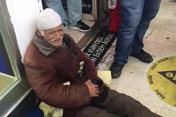 Zabıtalar yaşlı adamın ıhlamurlarını aldı