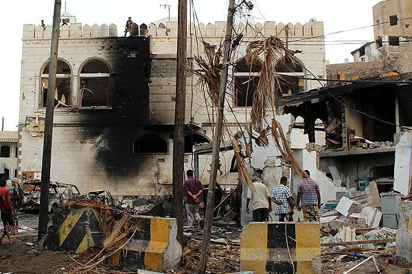 Yemen'de bayram namazı kana bulandı