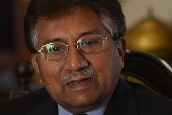 Eski Pakistan devlet başkanı kaçak ilan edildi