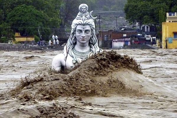 Sel suları bin 200 can aldı