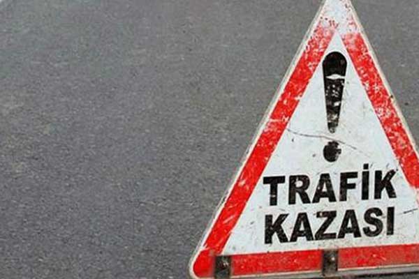 Adana'da tarım işçilerini taşıyan kamyonet devrildi