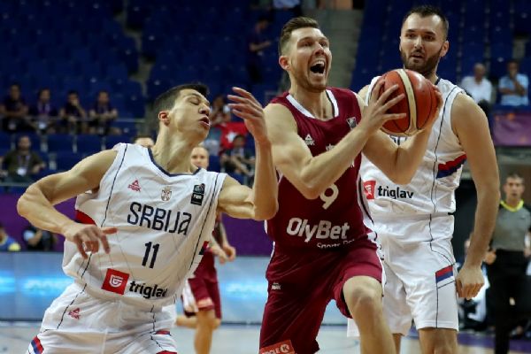 Sırbistan, Letonya'yı yendi