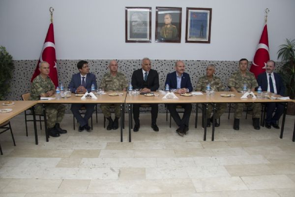 'Sizler bu ülkenin namus bekçilerisiniz'