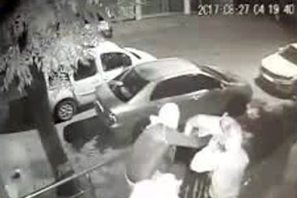 1 tonluk kasayı sürükleyerek çaldılar