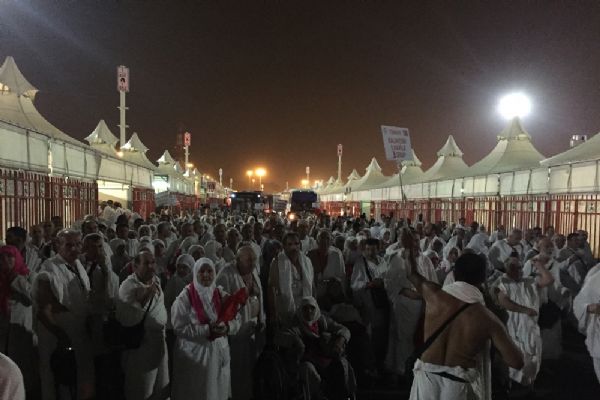 Milyonlar Şeytan taşlayıp hacı oldu