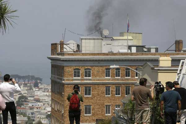 Rusya'nın San Francisco başkonsolosluğunda siyah dumanlar