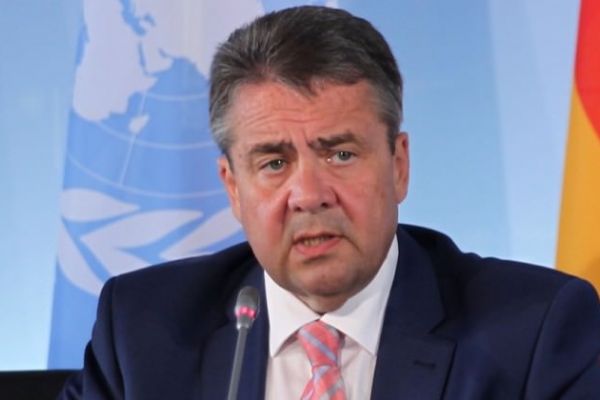 Alman turizmcilerden Gabriel'e tepki