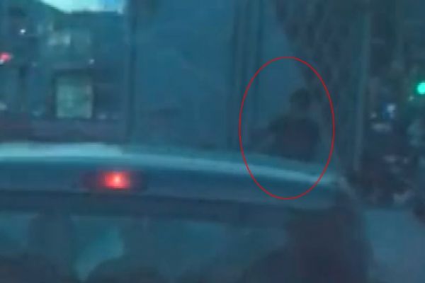 Gaziosmanpaşa'da çocukların tehlikeli oyunu