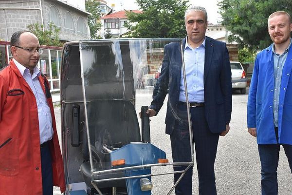 Trabzon'da hurdadan topladıkları malzemelerle engelli aracı ürettiler