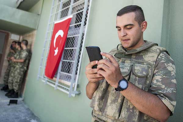 Sınır karakollarında bayram sevinci