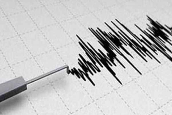 Endonezya'da 5,2 büyüklüğünde deprem