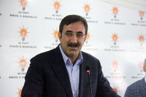 'İslam dünyası üzerindeki oyunlar tesadüf değil'