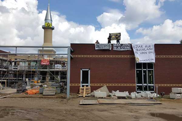 Hollanda'dan İslamofobik saldırı