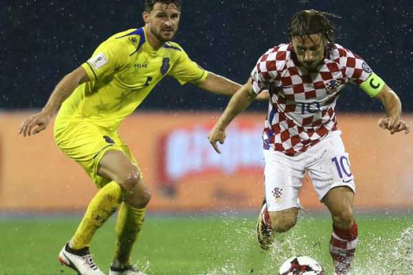 Hırvatistan-Kosova maçı tatil edildi