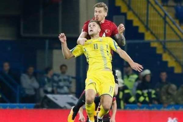 Serdar Aziz 'in burnu kırıldı