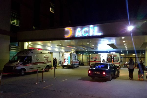 Düzce'de bayramlaşmadan dönen aile kaza yaptı: 5 yaralı