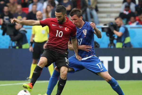 Yarın oynanacak olan Türkiye-Hırvatistan maçı ertelendi